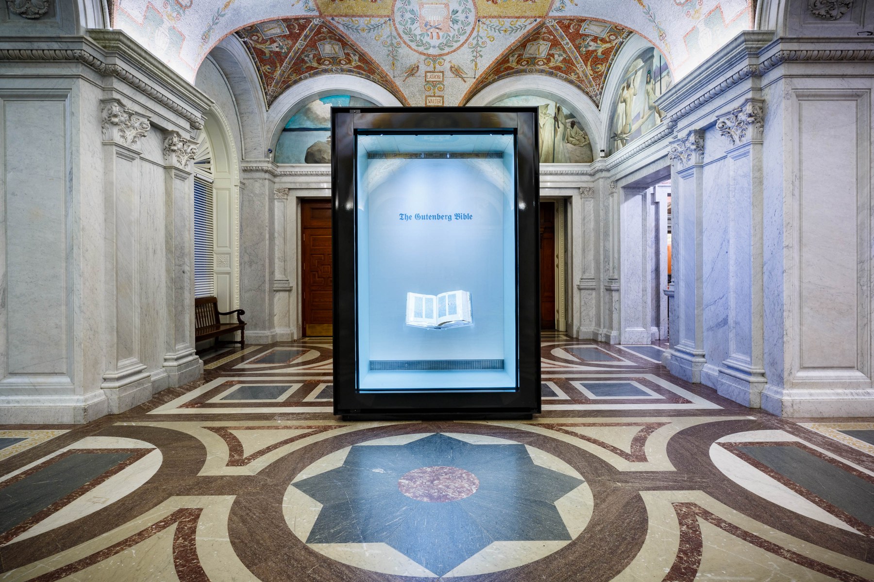 Bíblia de Gutenberg em exposição na Biblioteca do Congresso
